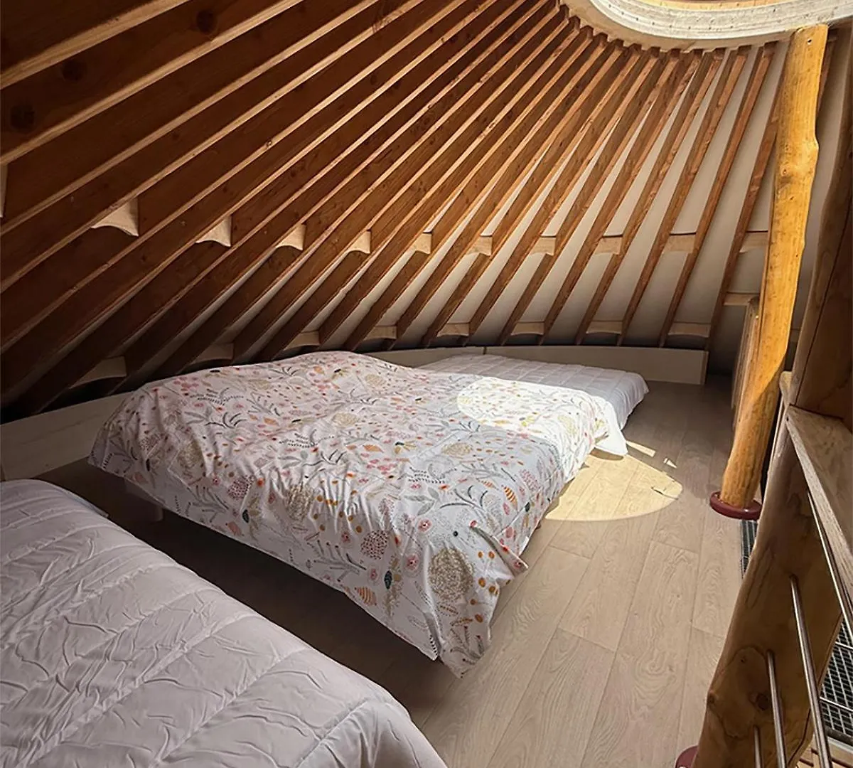 Nouveau !!!! Yourte Contemporaine Arzano Semesterbostad